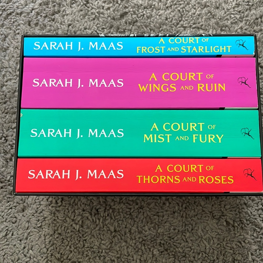 A Court of Thorns and Roses Book Set